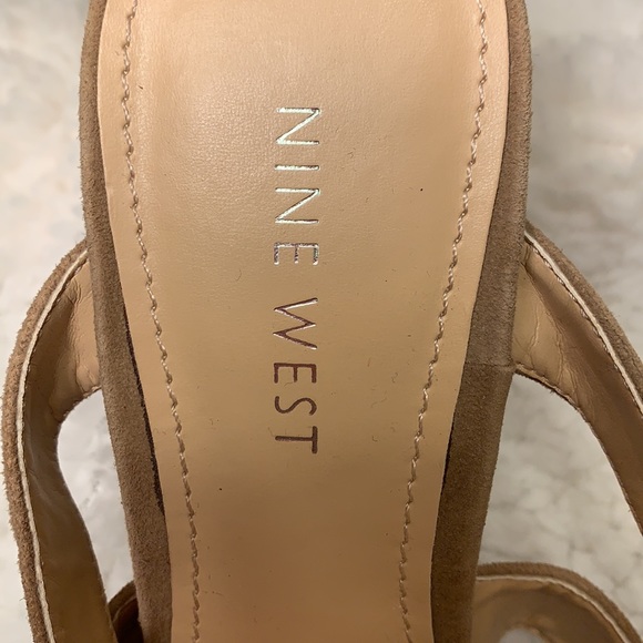 Nine West suede heel w/ankle strap - Picture 6 of 9